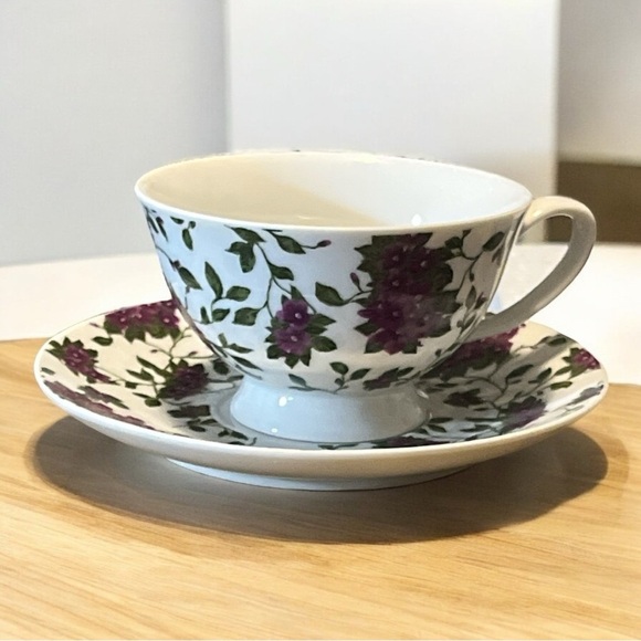 AVON 2012 CLASSIC VIOLET TEACUP AND SAUCER - Picture 1 of 6